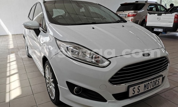 Nunua Ilio tumika Ford Fiesta White Gari ndani ya Ezulwini nchini Hhohho Nunua Ilio tumika Ford Fiesta White Gari ndani ya Ezulwini nchini Hhohho