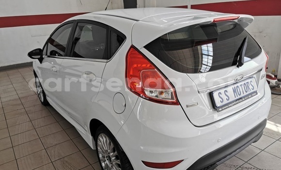 Nunua Ilio tumika Ford Fiesta White Gari ndani ya Ezulwini nchini Hhohho Nunua Ilio tumika Ford Fiesta White Gari ndani ya Ezulwini nchini Hhohho