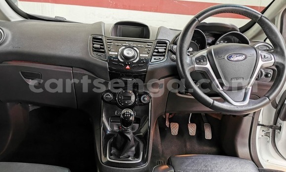 Nunua Ilio tumika Ford Fiesta White Gari ndani ya Ezulwini nchini Hhohho Nunua Ilio tumika Ford Fiesta White Gari ndani ya Ezulwini nchini Hhohho