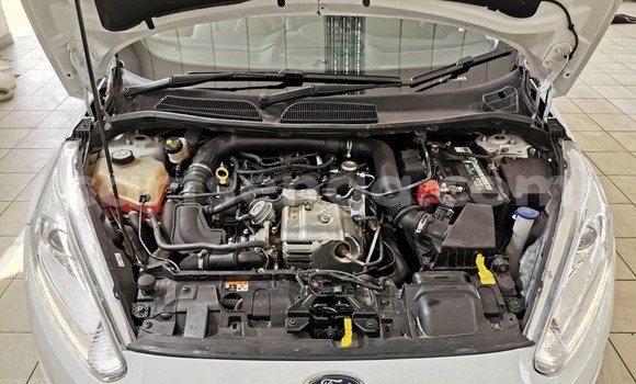 Nunua Ilio tumika Ford Fiesta White Gari ndani ya Ezulwini nchini Hhohho Nunua Ilio tumika Ford Fiesta White Gari ndani ya Ezulwini nchini Hhohho