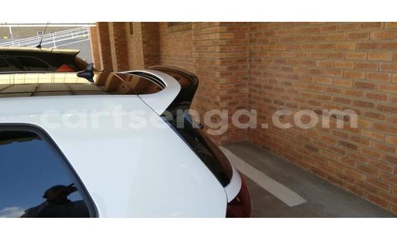 Nunua Ilio tumika Volkswagen Golf GTI White Gari ndani ya Manzini nchini Manzini Nunua Ilio tumika Volkswagen Golf GTI White Gari ndani ya Manzini nchini Manzini