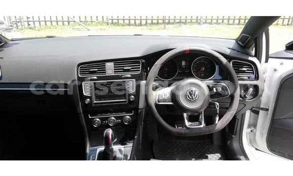 Nunua Ilio tumika Volkswagen Golf GTI White Gari ndani ya Manzini nchini Manzini Nunua Ilio tumika Volkswagen Golf GTI White Gari ndani ya Manzini nchini Manzini