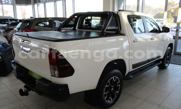 Nunua Ilio tumika Toyota Hilux Surf White Gari ndani ya Hlatikulu nchini Wilaya ya Shiselweni Nunua Ilio tumika Toyota Hilux Surf White Gari ndani ya Hlatikulu nchini Wilaya ya Shiselweni