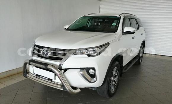 Nunua Ilio tumika Toyota Fortuner White Gari ndani ya Manzini nchini Manzini Nunua Ilio tumika Toyota Fortuner White Gari ndani ya Manzini nchini Manzini