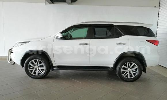 Nunua Ilio tumika Toyota Fortuner White Gari ndani ya Manzini nchini Manzini Nunua Ilio tumika Toyota Fortuner White Gari ndani ya Manzini nchini Manzini