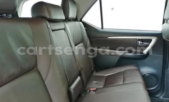 Nunua Ilio tumika Toyota Fortuner White Gari ndani ya Manzini nchini Manzini Nunua Ilio tumika Toyota Fortuner White Gari ndani ya Manzini nchini Manzini