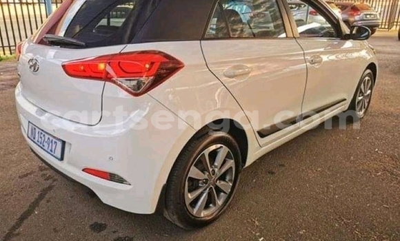 Nunua Ilio tumika Hyundai i20 White Gari ndani ya Manzini nchini Manzini Nunua Ilio tumika Hyundai i20 White Gari ndani ya Manzini nchini Manzini