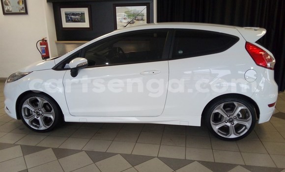 Acheter Occasion Voiture Ford Fiesta ST Blanc à Ezulwini, Hhohho Acheter Occasion Voiture Ford Fiesta ST Blanc à Ezulwini, Hhohho
