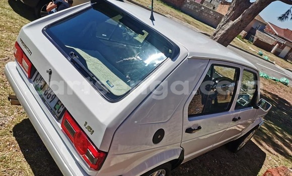 Nunua Ilio tumika Volkswagen Golf White Gari ndani ya Bulembu nchini Hhohho Nunua Ilio tumika Volkswagen Golf White Gari ndani ya Bulembu nchini Hhohho