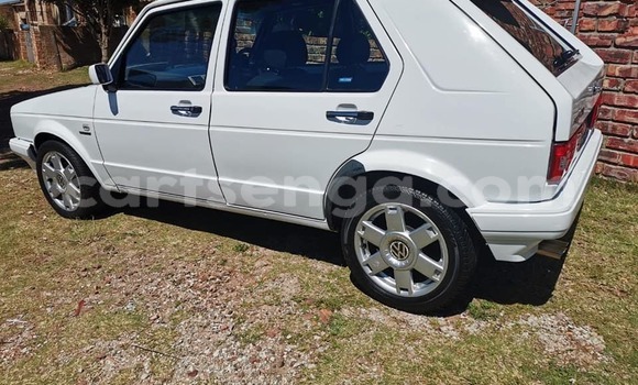 Nunua Ilio tumika Volkswagen Golf White Gari ndani ya Bulembu nchini Hhohho Nunua Ilio tumika Volkswagen Golf White Gari ndani ya Bulembu nchini Hhohho