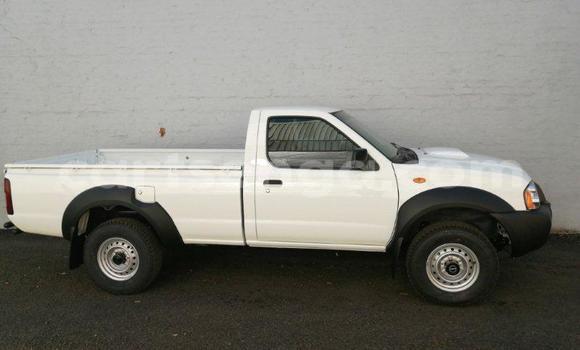 Nunua Ilio tumika Nissan Hardbody White Gari ndani ya Ezulwini nchini Hhohho Nunua Ilio tumika Nissan Hardbody White Gari ndani ya Ezulwini nchini Hhohho