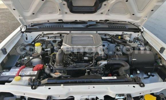 Nunua Ilio tumika Nissan Hardbody White Gari ndani ya Ezulwini nchini Hhohho Nunua Ilio tumika Nissan Hardbody White Gari ndani ya Ezulwini nchini Hhohho