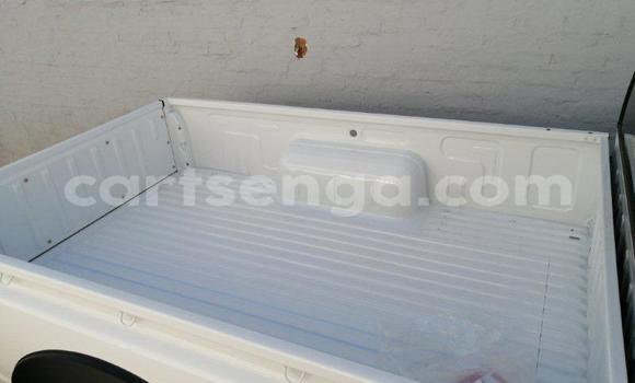 Nunua Ilio tumika Nissan Hardbody White Gari ndani ya Ezulwini nchini Hhohho Nunua Ilio tumika Nissan Hardbody White Gari ndani ya Ezulwini nchini Hhohho