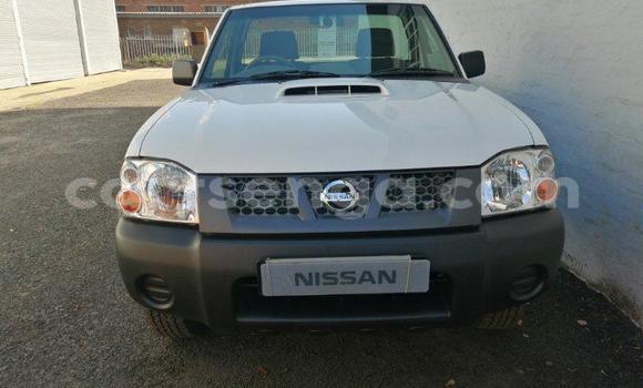 Nunua Ilio tumika Nissan Hardbody White Gari ndani ya Ezulwini nchini Hhohho Nunua Ilio tumika Nissan Hardbody White Gari ndani ya Ezulwini nchini Hhohho