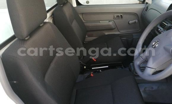 Nunua Ilio tumika Nissan Hardbody White Gari ndani ya Ezulwini nchini Hhohho Nunua Ilio tumika Nissan Hardbody White Gari ndani ya Ezulwini nchini Hhohho