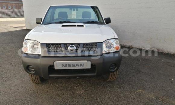 Nunua Ilio tumika Nissan Hardbody White Gari ndani ya Ezulwini nchini Hhohho Nunua Ilio tumika Nissan Hardbody White Gari ndani ya Ezulwini nchini Hhohho