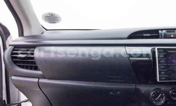 Nunua Ilio tumika Toyota Hilux White Gari ndani ya Ezulwini nchini Hhohho Nunua Ilio tumika Toyota Hilux White Gari ndani ya Ezulwini nchini Hhohho