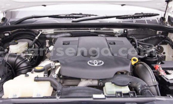 Nunua Ilio tumika Toyota Hilux White Gari ndani ya Ezulwini nchini Hhohho Nunua Ilio tumika Toyota Hilux White Gari ndani ya Ezulwini nchini Hhohho