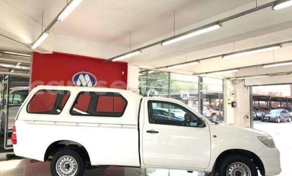 Buy Used Toyota Hilux White Car in Ezulwini in Hhohho Buy Used Toyota Hilux White Car in Ezulwini in Hhohho