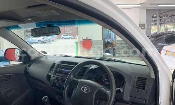 Buy Used Toyota Hilux White Car in Ezulwini in Hhohho Buy Used Toyota Hilux White Car in Ezulwini in Hhohho