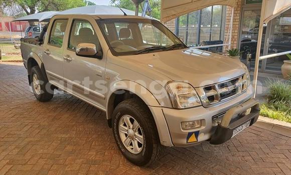 Nunua Ilio tumika Isuzu KB Silver Gari ndani ya Ezulwini nchini Hhohho Nunua Ilio tumika Isuzu KB Silver Gari ndani ya Ezulwini nchini Hhohho