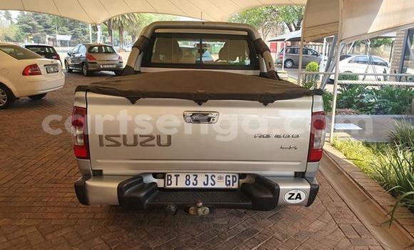 Nunua Ilio tumika Isuzu KB Silver Gari ndani ya Ezulwini nchini Hhohho Nunua Ilio tumika Isuzu KB Silver Gari ndani ya Ezulwini nchini Hhohho