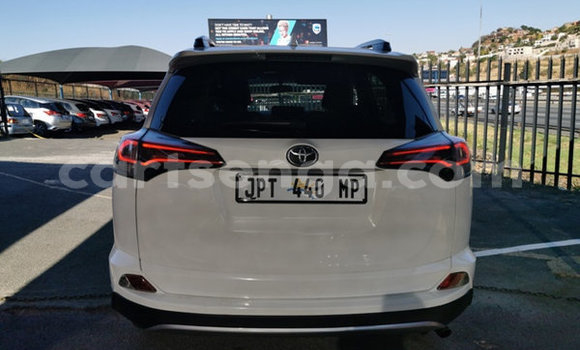 Acheter Occasion Voiture Toyota RAV4 Blanc à Hlatikulu, Shiselweni District Acheter Occasion Voiture Toyota RAV4 Blanc à Hlatikulu, Shiselweni District