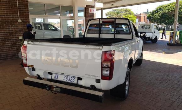 Nunua Ilio tumika Isuzu KB White Gari ndani ya Manzini nchini Manzini Nunua Ilio tumika Isuzu KB White Gari ndani ya Manzini nchini Manzini