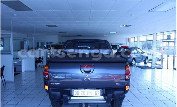 Nunua Ilio tumika Mitsubishi Triton Black Gari ndani ya Manzini nchini Manzini Nunua Ilio tumika Mitsubishi Triton Black Gari ndani ya Manzini nchini Manzini