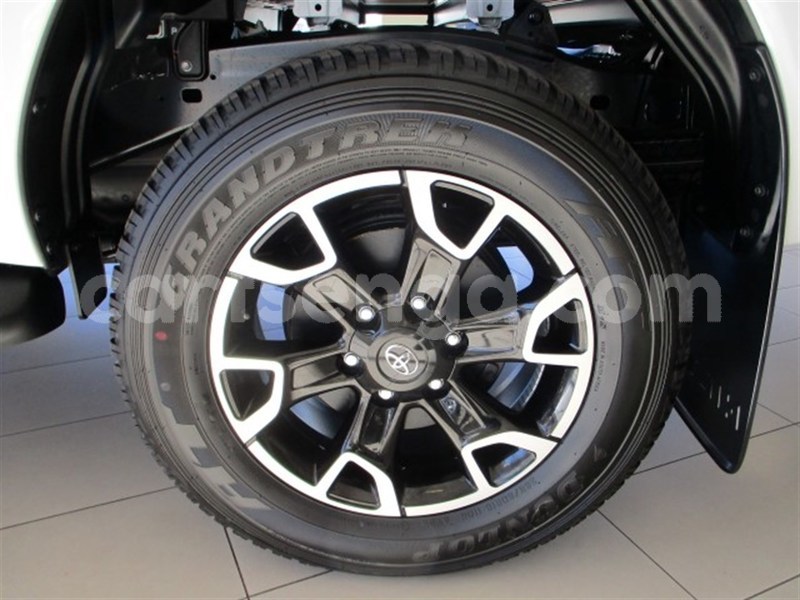 Big with watermark toyota hilux hhohho ezulwini 11518