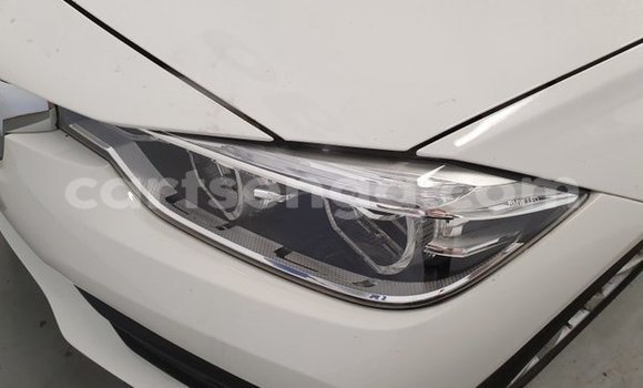 Nunua Ilio tumika BMW 3–Series White Gari ndani ya Ezulwini nchini Hhohho Nunua Ilio tumika BMW 3–Series White Gari ndani ya Ezulwini nchini Hhohho
