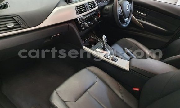 Nunua Ilio tumika BMW 3–Series White Gari ndani ya Ezulwini nchini Hhohho Nunua Ilio tumika BMW 3–Series White Gari ndani ya Ezulwini nchini Hhohho