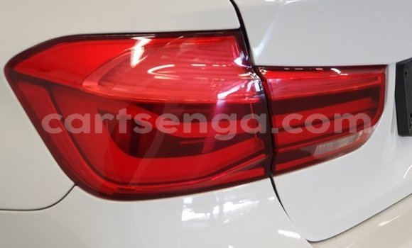 Nunua Ilio tumika BMW 3–Series White Gari ndani ya Ezulwini nchini Hhohho Nunua Ilio tumika BMW 3–Series White Gari ndani ya Ezulwini nchini Hhohho