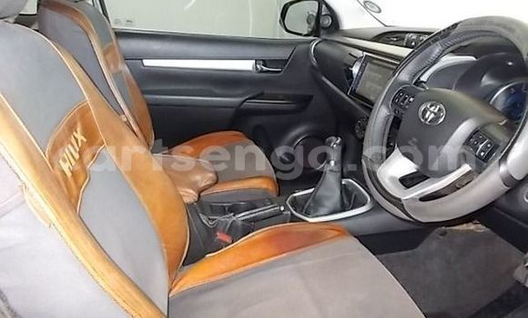 Nunua Ilio tumika Toyota Hilux Silver Gari ndani ya Ezulwini nchini Hhohho Nunua Ilio tumika Toyota Hilux Silver Gari ndani ya Ezulwini nchini Hhohho