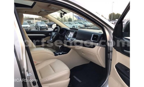 Buy Import Toyota Highlander Other Car in Import - Dubai in Hhohho Buy Import Toyota Highlander Other Car in Import - Dubai in Hhohho