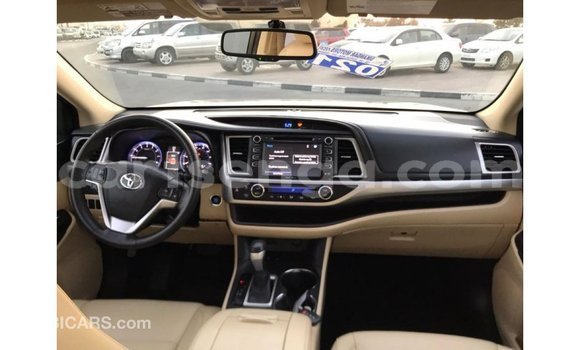 Buy Import Toyota Highlander Other Car in Import - Dubai in Hhohho Buy Import Toyota Highlander Other Car in Import - Dubai in Hhohho