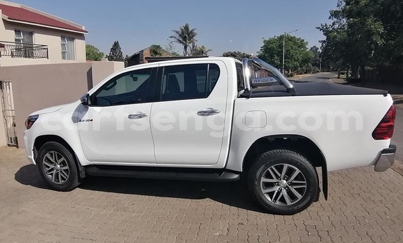 Buy Used Toyota Hilux White Car in Big Bend in Lubombo District Buy Used Toyota Hilux White Car in Big Bend in Lubombo District