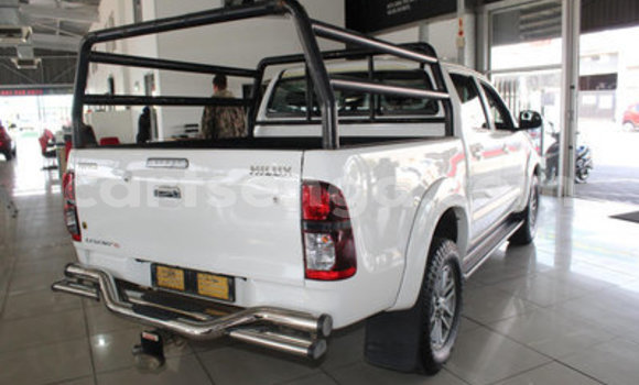 Nunua Ilio tumika Toyota Hilux White Gari ndani ya Ezulwini nchini Hhohho Nunua Ilio tumika Toyota Hilux White Gari ndani ya Ezulwini nchini Hhohho