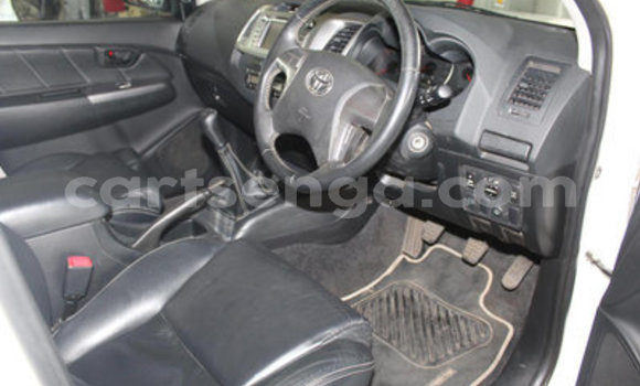 Nunua Ilio tumika Toyota Hilux White Gari ndani ya Ezulwini nchini Hhohho Nunua Ilio tumika Toyota Hilux White Gari ndani ya Ezulwini nchini Hhohho