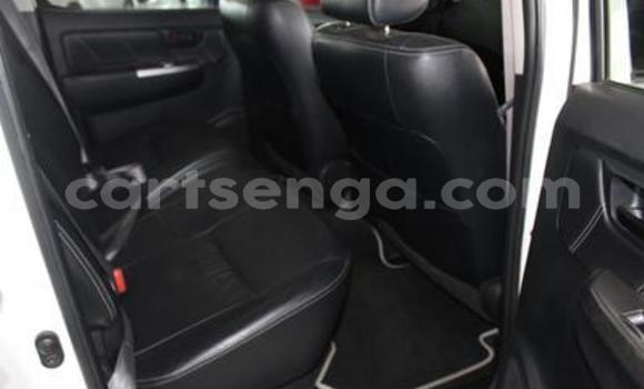 Nunua Ilio tumika Toyota Hilux White Gari ndani ya Ezulwini nchini Hhohho Nunua Ilio tumika Toyota Hilux White Gari ndani ya Ezulwini nchini Hhohho