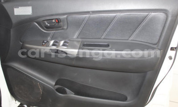 Nunua Ilio tumika Toyota Hilux White Gari ndani ya Ezulwini nchini Hhohho Nunua Ilio tumika Toyota Hilux White Gari ndani ya Ezulwini nchini Hhohho