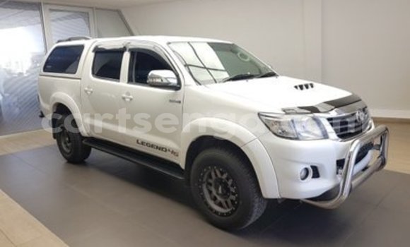 Buy Used Toyota Hilux White Car in Ezulwini in Hhohho Buy Used Toyota Hilux White Car in Ezulwini in Hhohho