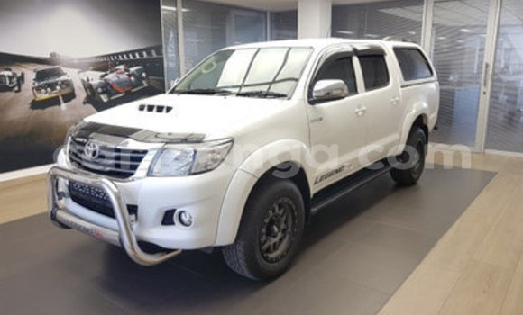Buy Used Toyota Hilux White Car in Ezulwini in Hhohho Buy Used Toyota Hilux White Car in Ezulwini in Hhohho
