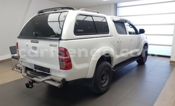 Buy Used Toyota Hilux White Car in Ezulwini in Hhohho Buy Used Toyota Hilux White Car in Ezulwini in Hhohho