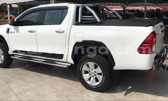 Buy Used Toyota Hilux White Car in Bulembu in Hhohho Buy Used Toyota Hilux White Car in Bulembu in Hhohho