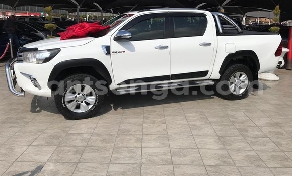 Buy Used Toyota Hilux White Car in Bulembu in Hhohho Buy Used Toyota Hilux White Car in Bulembu in Hhohho
