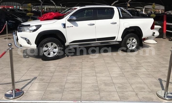 Buy Used Toyota Hilux White Car in Bulembu in Hhohho Buy Used Toyota Hilux White Car in Bulembu in Hhohho
