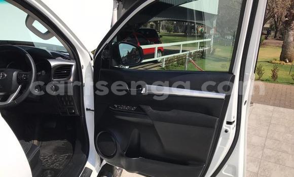 Buy Used Toyota Hilux White Car in Bulembu in Hhohho Buy Used Toyota Hilux White Car in Bulembu in Hhohho