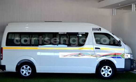 Nunua Ilio tumika Toyota Pickup White Gari ndani ya Lobamba nchini Manzini Nunua Ilio tumika Toyota Pickup White Gari ndani ya Lobamba nchini Manzini