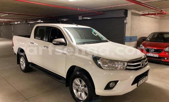 Nunua Ilio tumika Toyota Hilux White Gari ndani ya Manzini nchini Manzini Nunua Ilio tumika Toyota Hilux White Gari ndani ya Manzini nchini Manzini